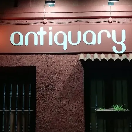 Hostel Casa Antiquary *